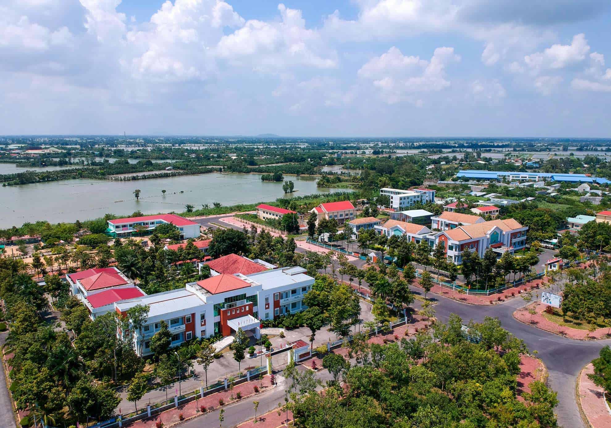 Huyện Vĩnh Thạnh đang đẩy mạnh đầu tư, chỉnh trang đô thị và xây dựng cơ sở hạ tầng 