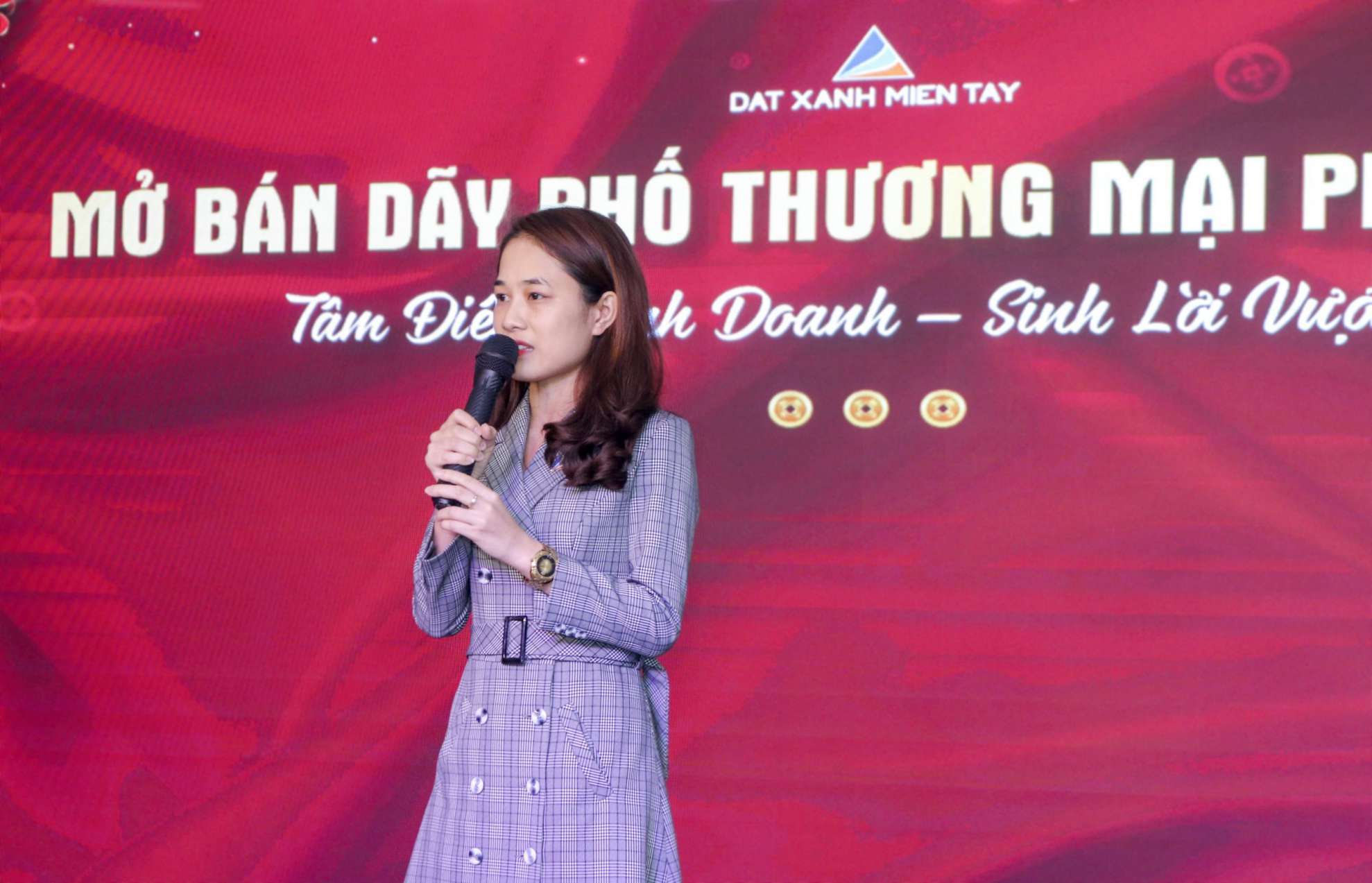 Bà Phùng Thị Phượng – Phó TGĐ Đất Xanh Miền Tây phát biểu tại sự kiện 