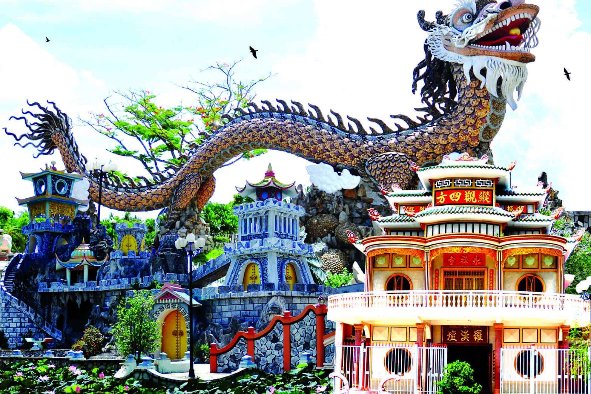 Quang cảnh chùa La Hán mang màu sắc kiến trúc lạ mắt, cuốn hút