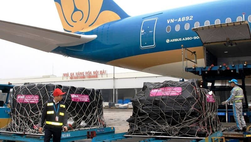 Vietnam Airline đã thành lập ba trung tâm logistics tại Cảng Hàng không quốc tế Nội Bài, Tân Sơn Nhất, Đà Nẵng và sắp tới đây sẽ là Cần Thơ 