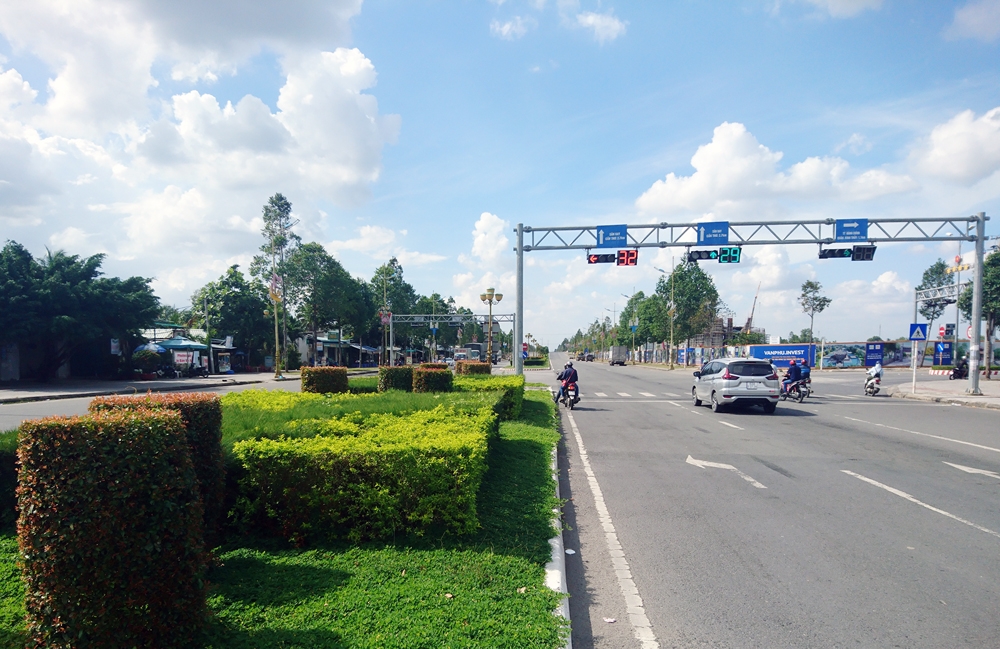 Tuyến đường Võ Văn Kiệt từ trung tâm Cần Thơ, đi qua khu hành chính quận Bình Thủy và kết nối với sân bay quốc tế Cần Thơ