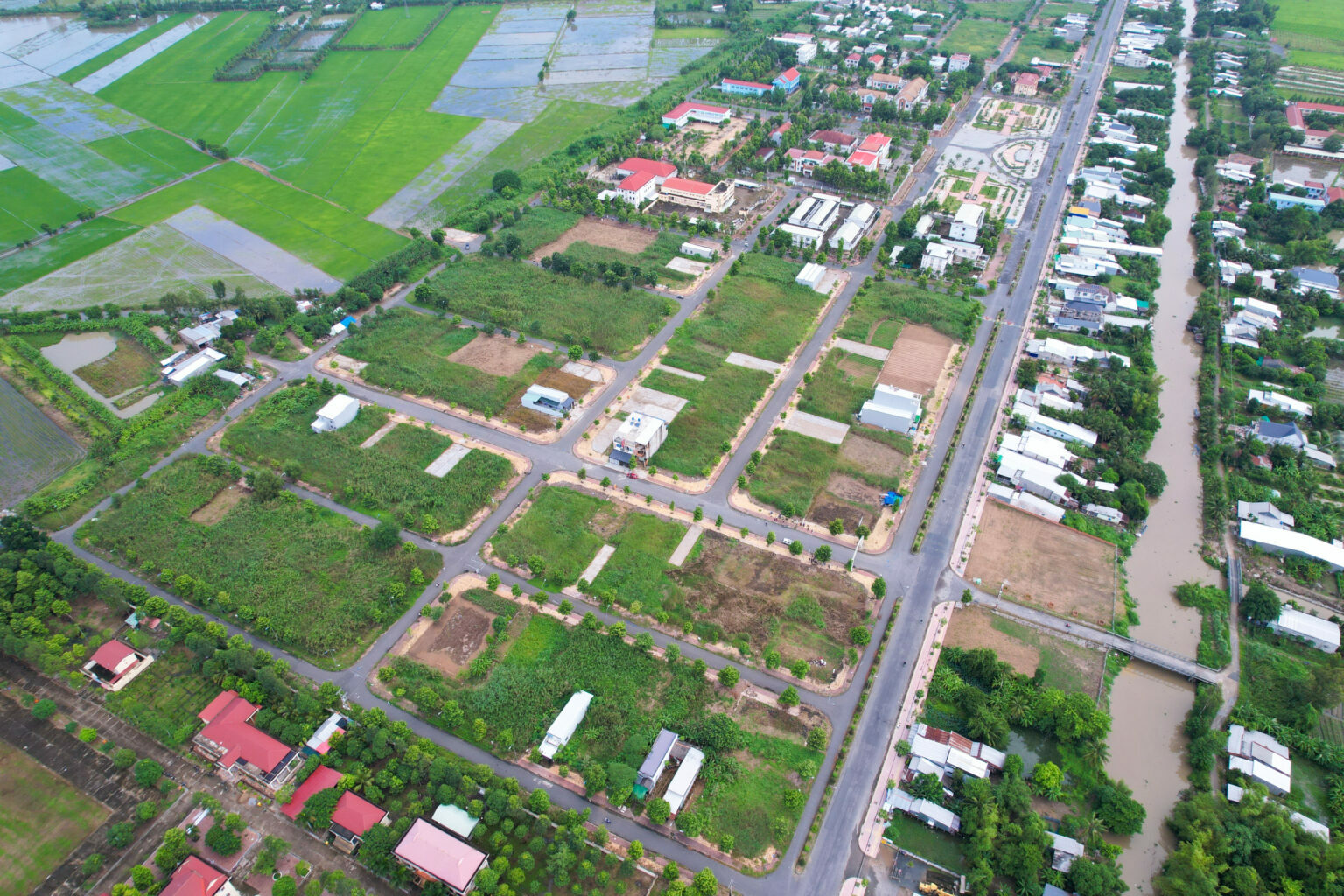 Khu dân cư Vĩnh Thạnh Center nằm ngay mặt tiền tỉnh lộ 919 được phát triển bởi Đất Xanh Miền Tây